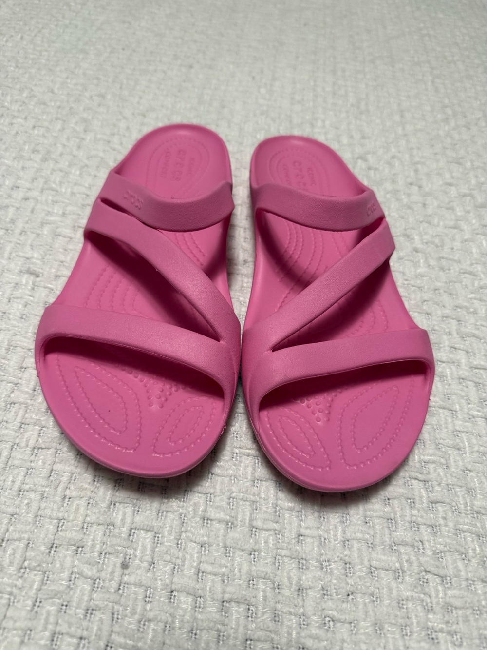 Crocs pink sandals size US 11, women’s Kadee II sandal.